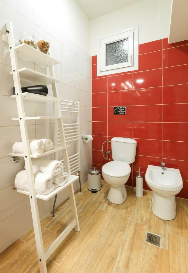 White Tower 1 Bdrm Apartment